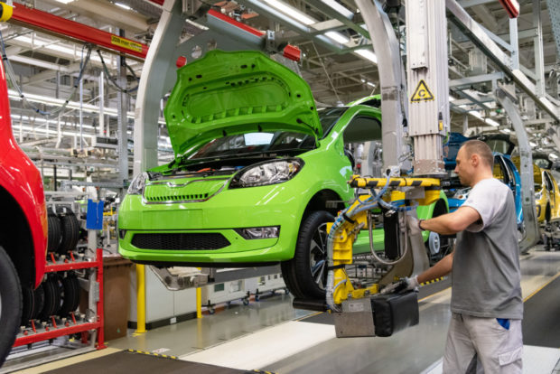 Volkswagen Slovakia sa pripravuje na prerušenie výroby