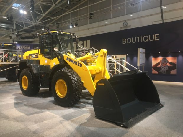 Komatsu schválila pneumatiku Continental EM-Master pre rad kolesových nakladačov Dash 8