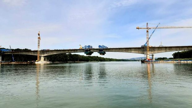 Nad Dunajom vzniká nový most v rámci budovanej D4