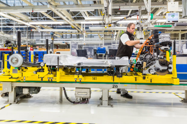 Volkswagen Slovakia zastavuje výrobu, zamestnancom sa začína celozávodná dovolenka