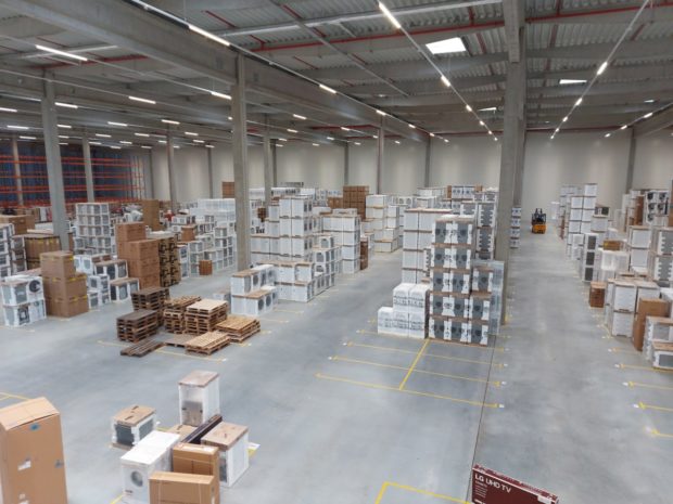 Alza otvorila nové logistické centrum v Senci