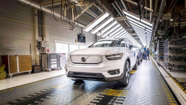 Spoločnosť Volvo Cars začala výrobu plnoelektrického modelu XC40 Recharge  