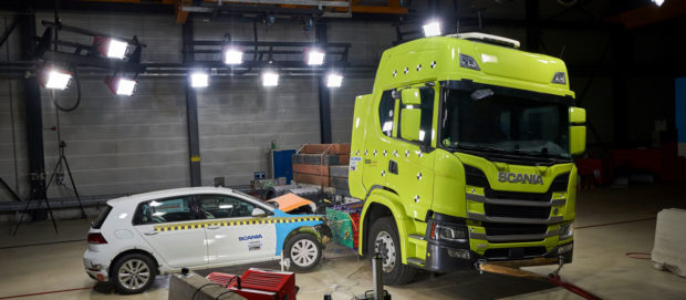 Nárazové skúšky elektrického nákladného vozidla firmy Scania