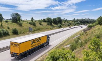 Dachser Slovakia poskytol počítače seniorom i deťom