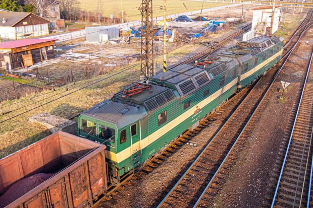 Cestná i železničná nákladná doprava v marci medziročne vrástla