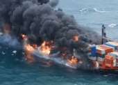 Potápajúca sa nákladná loď ohrozuje morský život