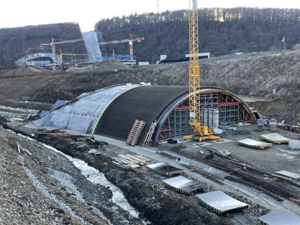 V tuneli Bikoš sú práce hotové na 75 percent