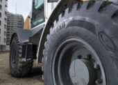 Vyššia odolnosť a lepšia trakcia pre kompaktné kolesové nakladače a grejdry