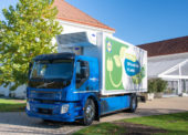 Volvo Trucks Slovensko odovzdalo prvé elektrické nákladné vozidlo určené na prepravu chladeného a mrazeného tovaru