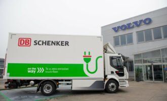 DB Schenker rozširuje svoju flotilu o prvé elektrické nákladné vozidlo VOLVO