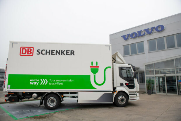 DB Schenker rozširuje svoju flotilu o prvé elektrické nákladné vozidlo VOLVO