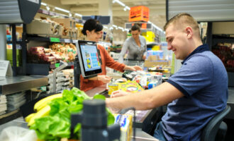 Lidl zvýšil základné mzdy zamestnancom predajní a skladov od januára o 9 percent