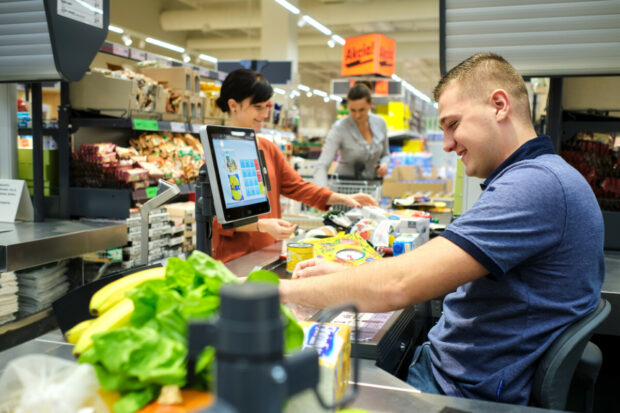 Lidl zvýšil základné mzdy zamestnancom predajní a skladov od januára o 9 percent