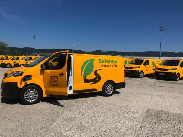 Slovenská pošta obnovuje vozový park novými elektromobilmi