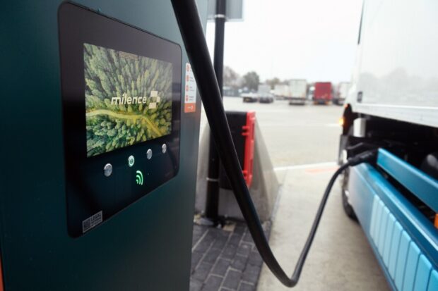 DKV Mobility spolupracuje s Milence v oblasti nabíjania nákladných vozidiel